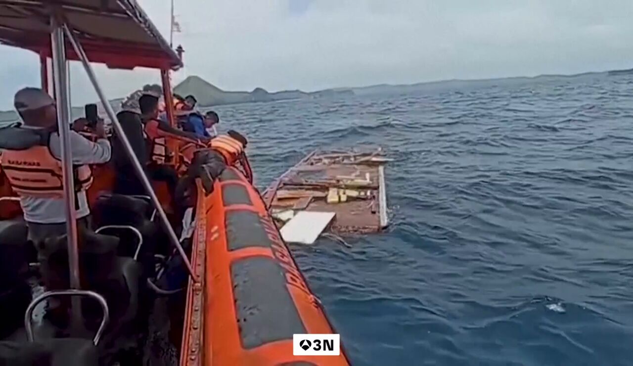 La b&uacute;squeda de la familia desaparecida en Indonesia entra en las horas cr&iacute;ticas: "Su obsesi&oacute;n es que aparezcan los cuerpos"