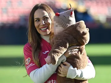 Nerea Garmendia y su hijo Unax Nerea Garmendia y su hijo Unax