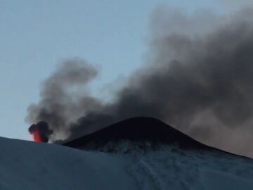 El volc&aacute;n Etna entra en una nueva fase de erupci&oacute;n en Sicilia