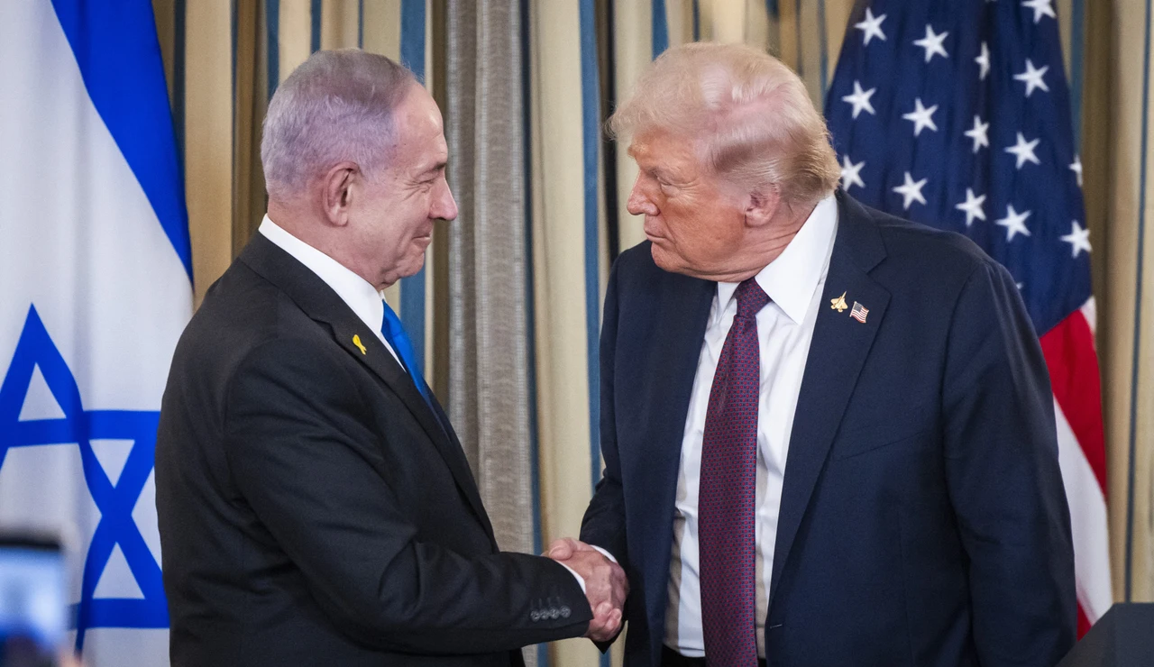 Imagen del presidente de Estados Unidos, Donald Trump, con el primer ministro de Israel, Benjamin Netanyahu