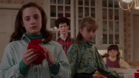 Hillary Wolf Saba, la actriz de una de las hermanas de Kevin en Solo en casa Hillary Wolf Saba, la actriz de una de las hermanas de Kevin en Solo en casa