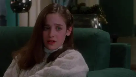 Hillary Wolf Saba como Megan McCallister en Solo en casa Hillary Wolf Saba como Megan McCallister en Solo en casa