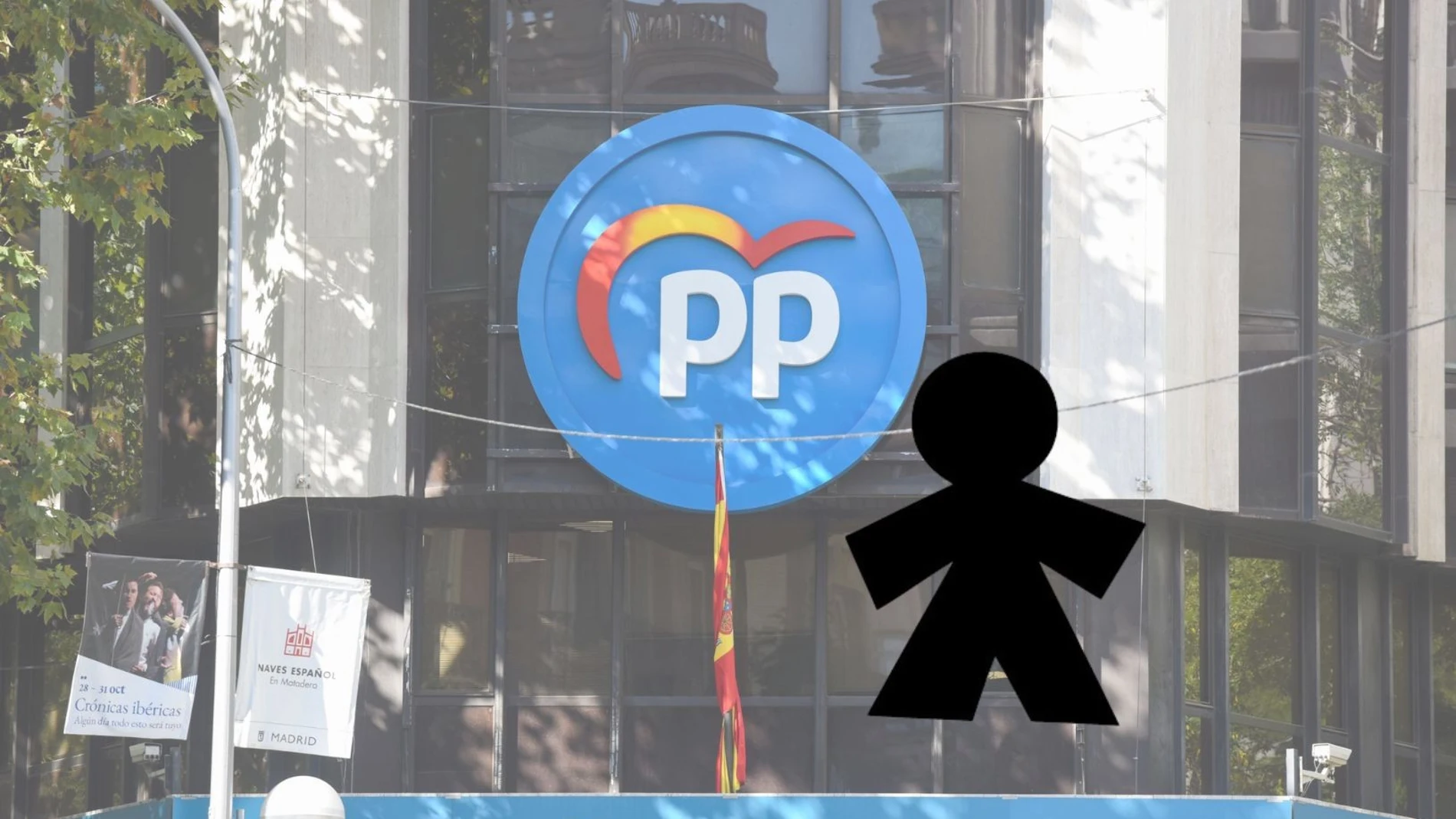 Imagen de la sede del PP junto con la imagen representativa de los Santos Inocentes Imagen de la sede del PP junto con la imagen representativa de los Santos Inocentes