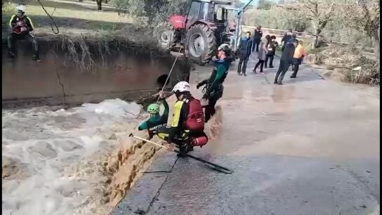 Localizan sin vida al motorista desaparecido tras el temporal en Granada