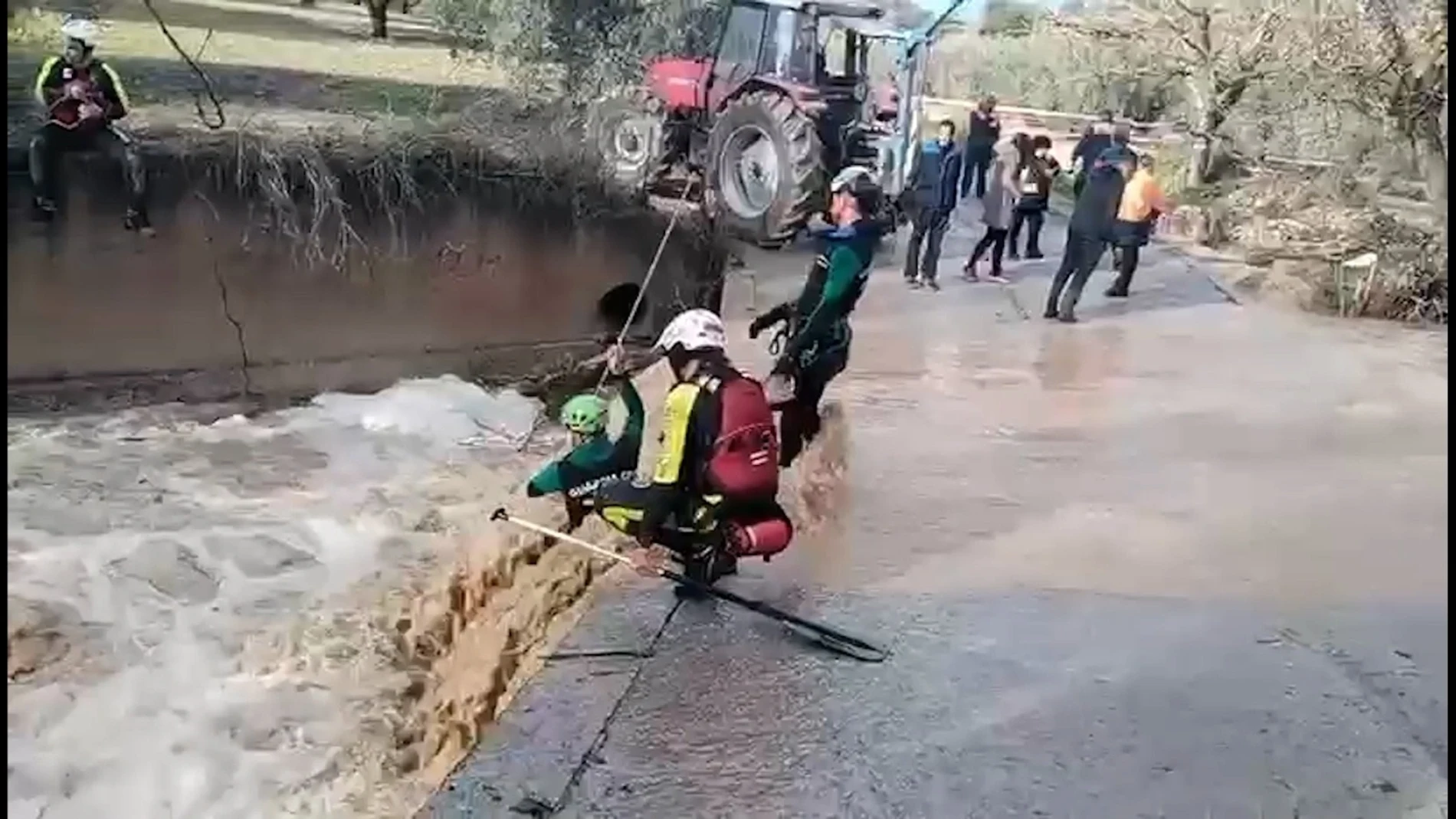 Localizan sin vida al motorista desaparecido tras el temporal en Granada Localizan sin vida al motorista desaparecido tras el temporal en Granada