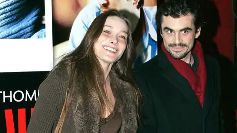 Carla Bruni y Raphaël Enthoven en 2006 Carla Bruni y Raphaël Enthoven en 2006