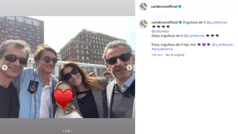 Raphaël Enthoven, Aurélien Enthoven, Carla Bruni y Nicolas Sarkozy de izquierda a derecha Raphaël Enthoven, Aurélien Enthoven, Carla Bruni y Nicolas Sarkozy de izquierda a derecha