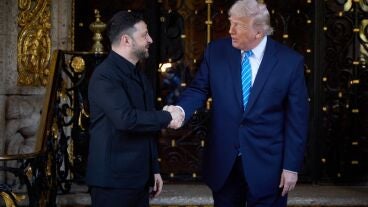Donald Trump junto a Volod&iacute;mir Zelenski