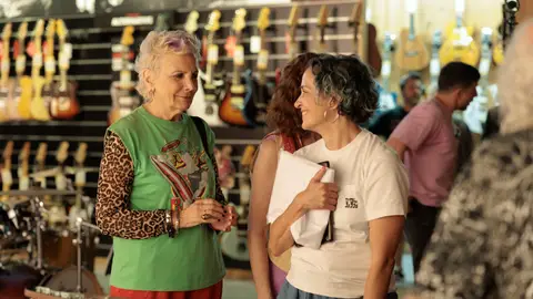 Elena Irureta y Ana Vázquez en el rodaje de Abuela tremenda Elena Irureta y Ana Vázquez en el rodaje de Abuela tremenda