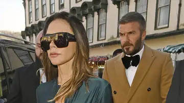 Victoria y David Beckham en la boda de Holly Ramsay Victoria y David Beckham en la boda de Holly Ramsay