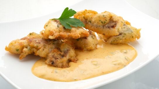 Calugas de pescado con mahonesa agridulce