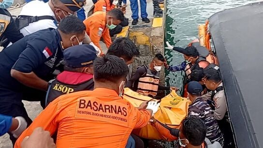Encuentran un cad&aacute;ver en Indonesia