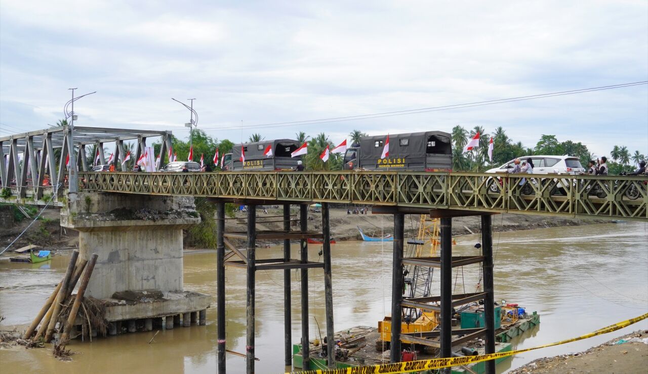 Los equipos de rescate reanudan la b&uacute;squeda de los cuatro espa&ntilde;oles desaparecidos en un naufragio