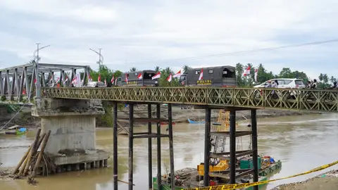 Los equipos de rescate reanudan la búsqueda de los cuatro españoles desaparecidos en un naufragio Los equipos de rescate reanudan la búsqueda de los cuatro españoles desaparecidos en un naufragio