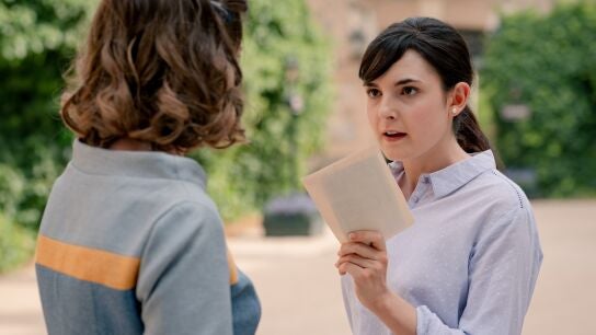 Claudia decide despedir a Maripaz y ella le amenaza