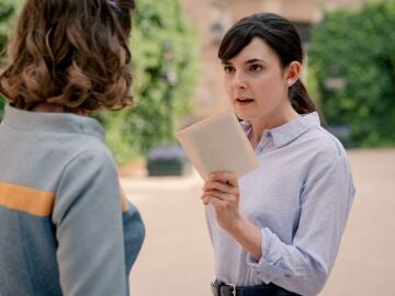 Claudia decide despedir a Maripaz y ella le amenaza