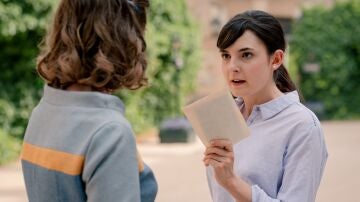 Claudia decide despedir a Maripaz y ella le amenaza