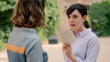 Claudia decide despedir a Maripaz y ella le amenaza Claudia decide despedir a Maripaz y ella le amenaza