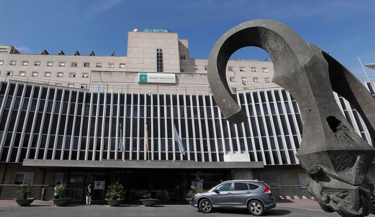 Imagen de archivo del exterior del Hospital Universitario Virgen de Valme de Sevilla.