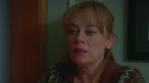 Esta noche, en Renacer: Uras jura venganza al ver a Umay y Parla cubiertas de sangre, pero Bahar presiente lo peor Esta noche, en Renacer: Uras jura venganza al ver a Umay y Parla cubiertas de sangre, pero Bahar presiente lo peor