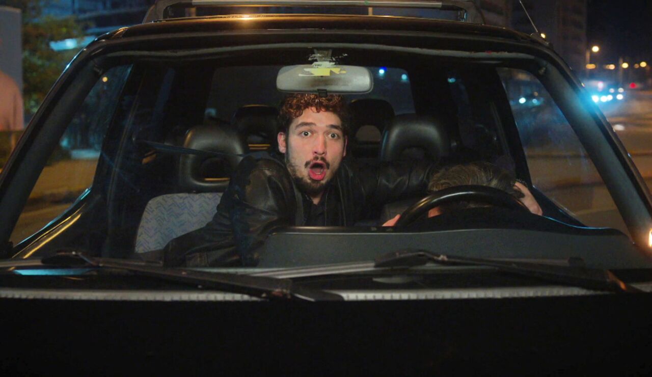 Harun y Uras sufren un grave accidente mientras Umay y Parla se escapan de casa