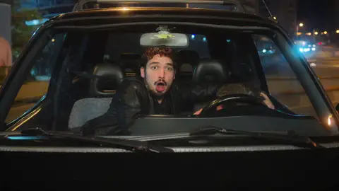 Harun y Uras sufren un grave accidente mientras Umay y Parla se escapan de casa Harun y Uras sufren un grave accidente mientras Umay y Parla se escapan de casa