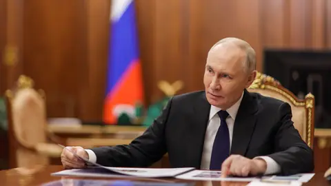 Russian President Putin meets with Deputy Defence Minister Tsivileva RUSSIA, MOSCOW - DECEMBER 30, 2025: Russia's President Vladimir Putin looks on during a meeting with State Secretary - Russia's Deputy Defence Minister Anna Tsivileva, chairperson of the Defenders of the Fatherland Foundation, at Moscow's Kremlin,Image: 1062329000, License: Rights-managed, Restrictions: * Switzerland And Russia Rights Out *, Model Release: no, Credit line: Mikhail Metzel / Zuma Press / ContactoPhoto Editorial licence valid only for Spain and 3 MONTHS from the date of the imag...