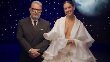 Chicote y Cristina Pedroche anunciando las Campanadas 2025