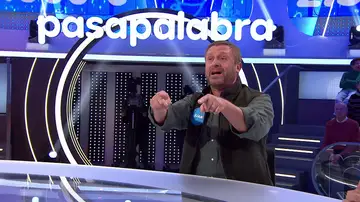 El final inesperado del villancico con el que Juan Peña pone la guinda a la Navidad en Pasapalabra El final inesperado del villancico con el que Juan Peña pone la guinda a la Navidad en Pasapalabra