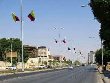 Imagen de archivo de una avenida en la capital saud&iacute;, Riad.