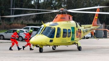 Imagen de archivo de un helic&oacute;ptero sanitario de 061