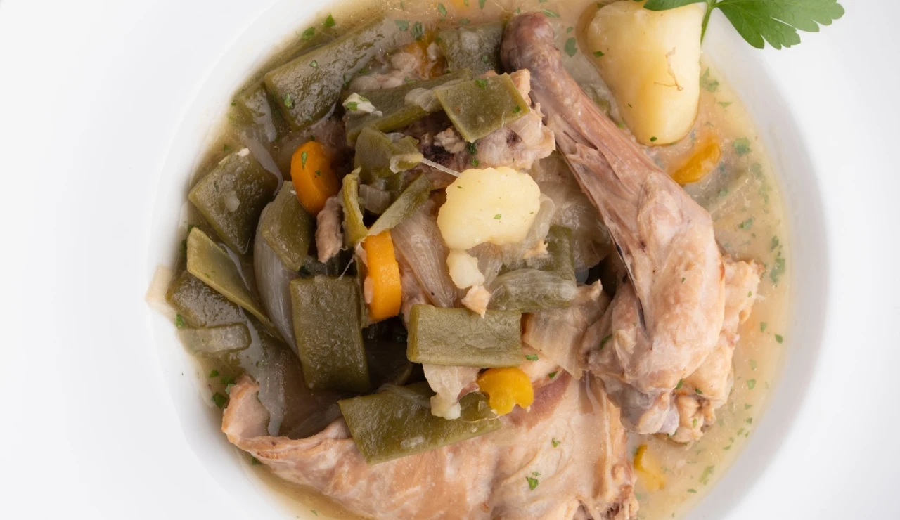 Conejo guisado con hortalizas al jengibre