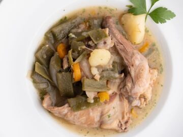 Conejo guisado con hortalizas al jengibre