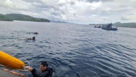 Buscan los restos del barco naufragado en Indonesia