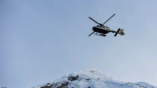 Un helicóptero tras el alud de Panticosa Un helicóptero tras el alud de Panticosa