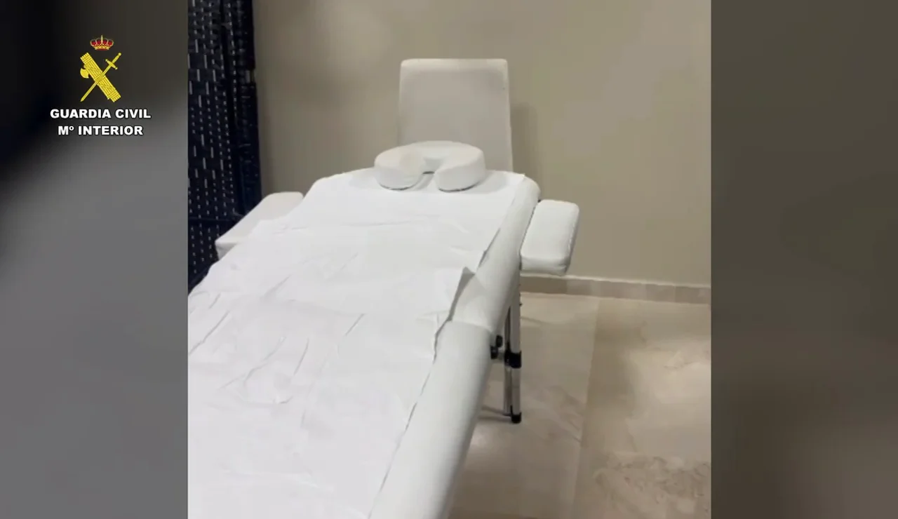 Una clínica estética ilegal en Los Barrios (Cádiz) ofrece tratamientos a bajo precio por redes sociales