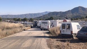 Asistentes a la rave de Albacete aparcados