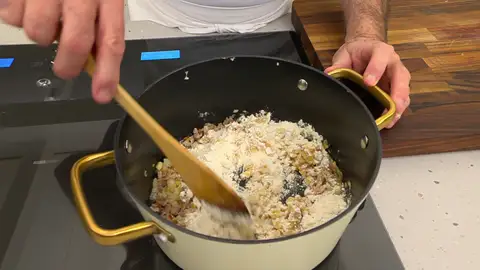 Cocina la harina Para realizar la bechamel