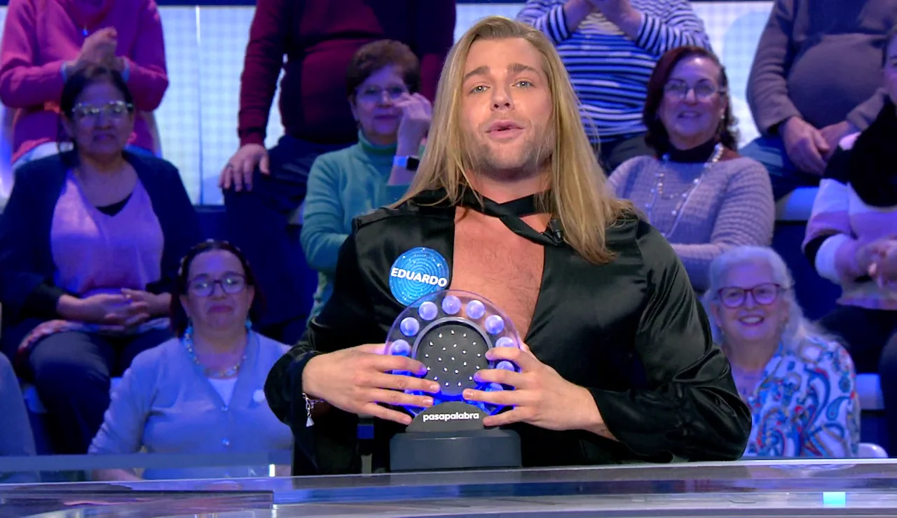 El momento Sabrina de Eduardo Navarrete en Pasapalabra: desmelenado con la última canción del año