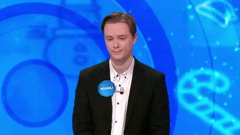 Manu, a punto de no tomarse las uvas en Pasapalabra: susto y campanada en la Silla Azul Manu, a punto de no tomarse las uvas en Pasapalabra: susto y campanada en la Silla Azul