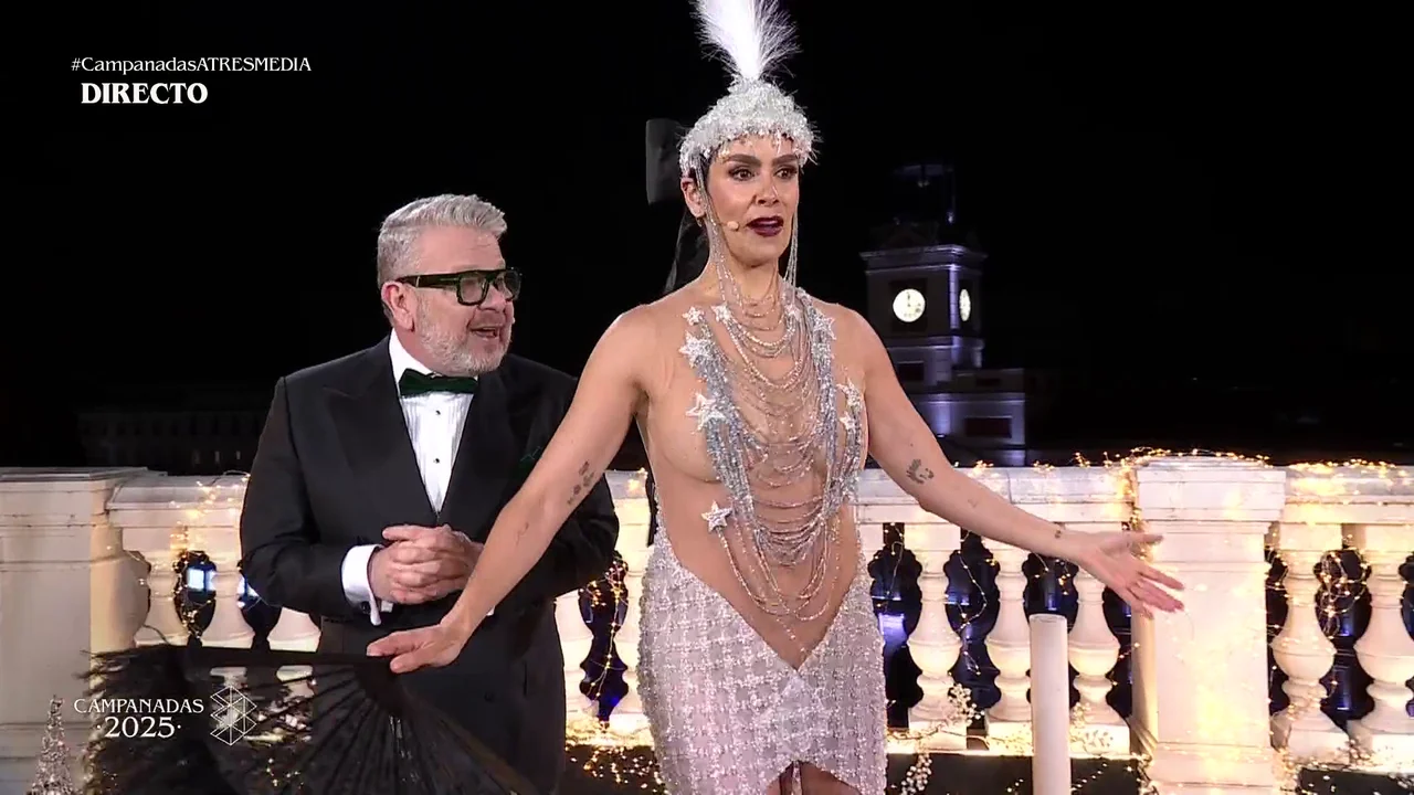 "Vengo a brillar": Cristina Pedroche sorprende con un espectacular vestido con guiños a todas sus Campanadas