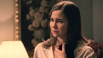 Begoña rechaza a Gabriel, pero sigue fingiendo delante de él... ¡Aunque no soporta su presencia! Begoña rechaza a Gabriel, pero sigue fingiendo delante de él... ¡Aunque no soporta su presencia!