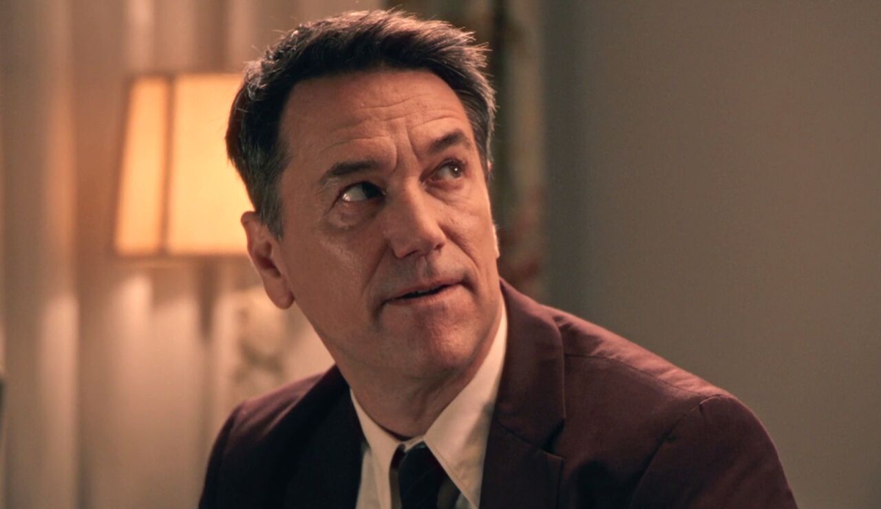 Cap&iacute;tulo 469 de Sue&ntilde;os de libertad; 2 de enero: Gabriel comienza a sospechar de los De la Reina