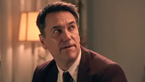 Capítulo 469 de Sueños de libertad; 2 de enero: Gabriel comienza a sospechar de los De la Reina Capítulo 469 de Sueños de libertad; 2 de enero: Gabriel comienza a sospechar de los De la Reina