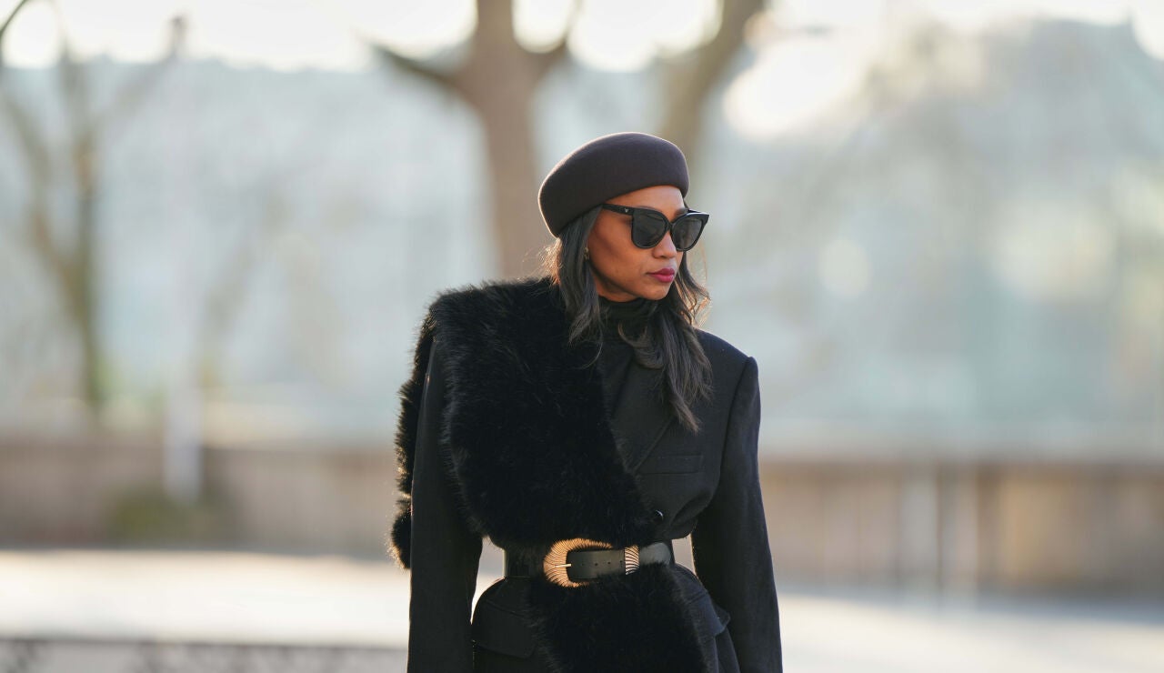 Mujer estilosa y abrigada