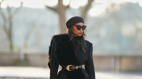 Mujer estilosa y abrigada Mujer estilosa y abrigada