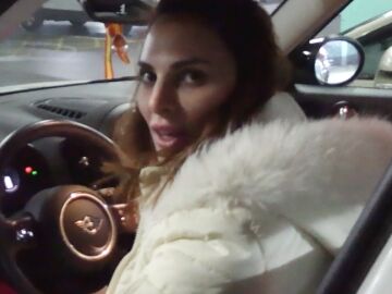 Irene Rosales ante los micr&oacute;fonos