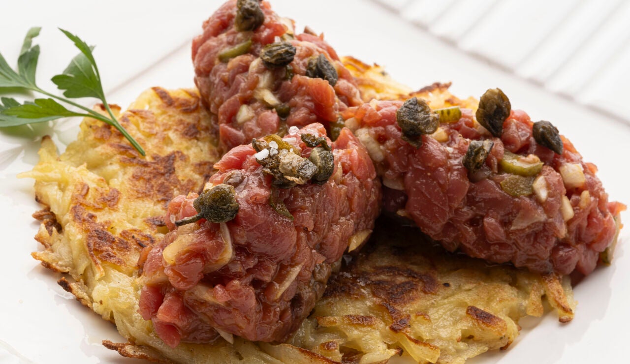 Patatas hash brown con steak tartar de Joseba Argui&ntilde;ano