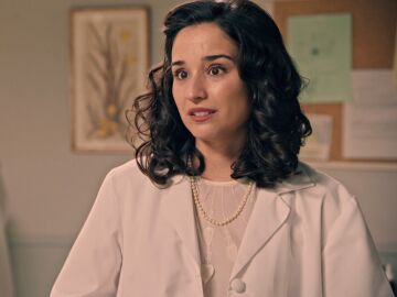 Cristina consigue una vacante en Par&iacute;s... &iexcl;Y Luis se entera de sopet&oacute;n!