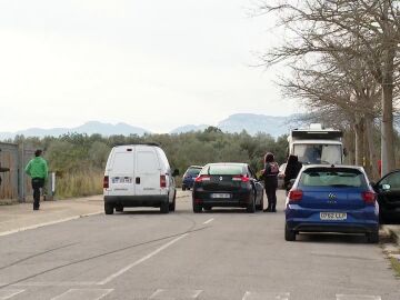 Imagen de los asistentes llegando a la rave de Tarragona